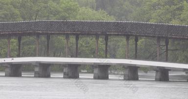杭州西湖泸晧湾雨季下雨<strong>空镜</strong>